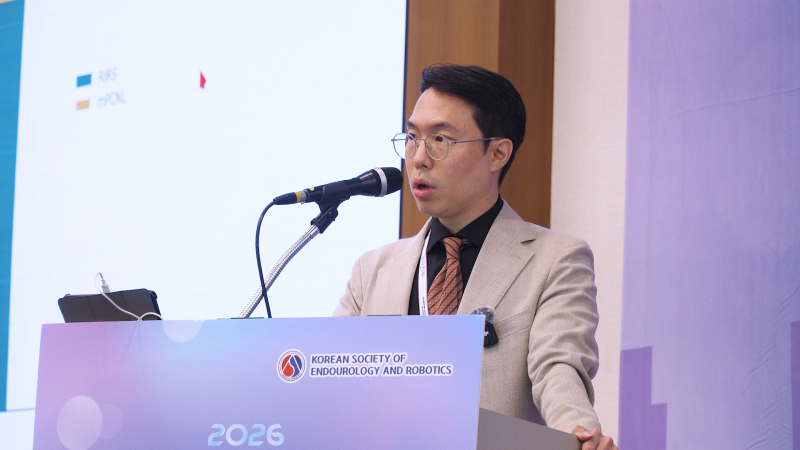 신장결석 수술, 크기보다 '환자의 삶의 질'이 먼저! | 잠실역 비뇨기과 나준채 박사 학회 브이....
