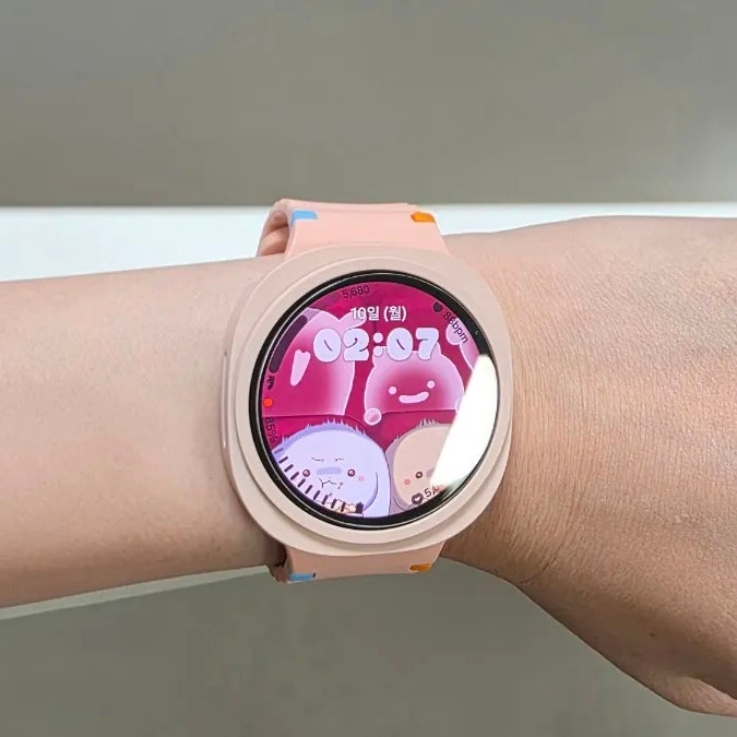 삼성 갤럭시워치9 크림 40mm 케이스 스타일과 보호력을 모두 잡은 우먼스9999 하드프레임 케이....