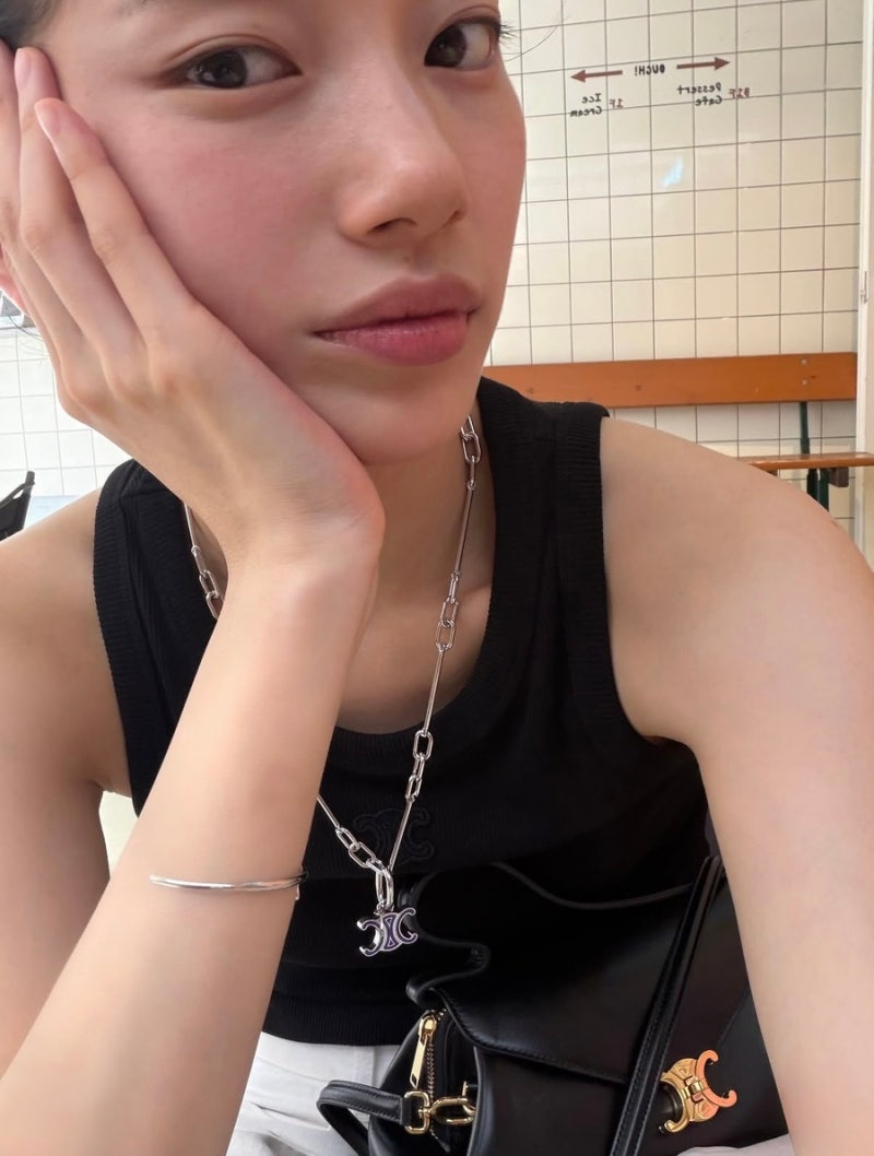 수지 셀린느 가방 뭐야? 미출시 신상백부터 목걸이 샌들까지