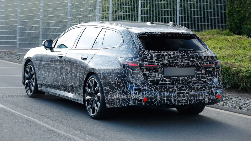 BMW 5시리즈 투어링 페이스리프트 스파이샷 유출, 노이어 클라쎄로 인한 변화 총정리