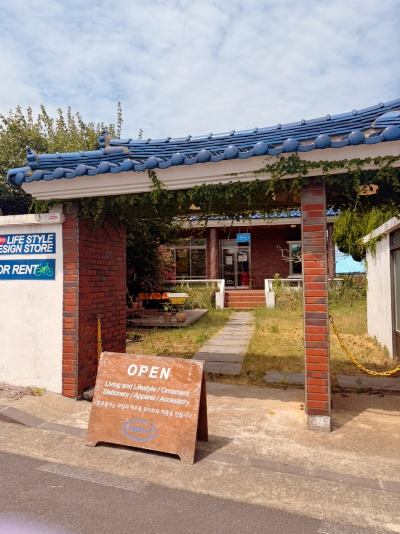 제주 소품샵 추천｜후르츨리 금능점 골목에서 발견한 귀여운 제주 감성 소품샵