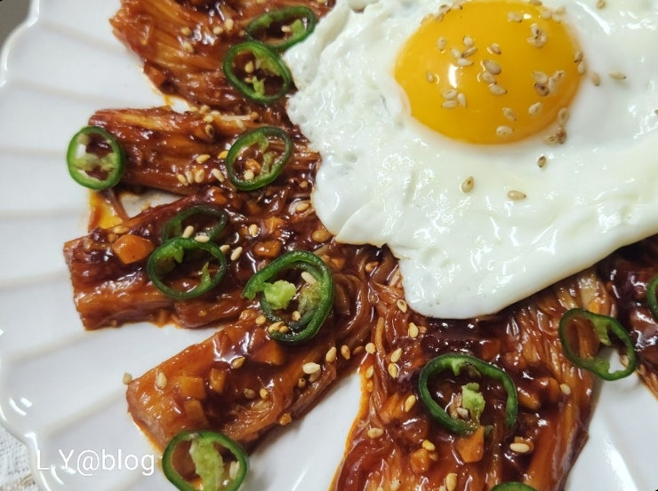 [초간단 레시피] 중독성 강한 매콤함! 딸도 반한 '불닭 팽이버섯볶음' & 꿀맛 비빔밥 만들기