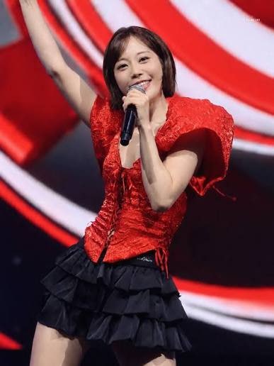 허영지, 대성 열애설 3개월 만에 홍콩서 꺼낸 코르셋 한 장…카라가 지금 뜨거운 진짜 이유