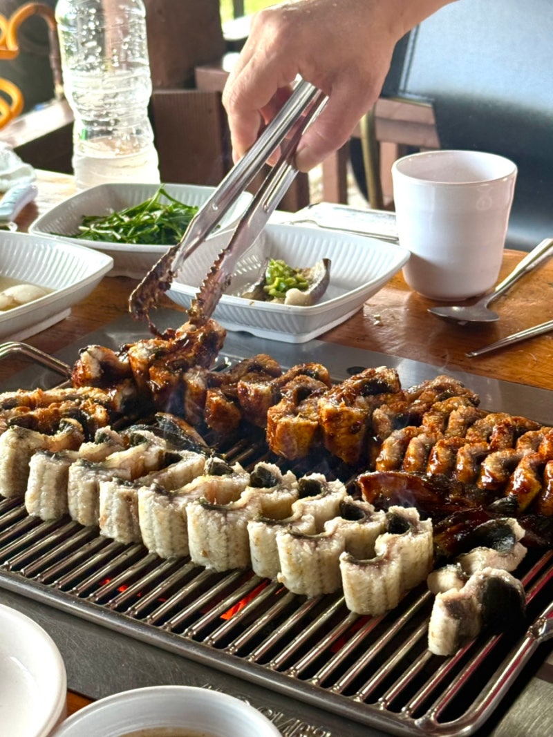 [아산 인주면] 야외에서 먹는 장어구이 맛집 ‘옛날돌집장어’ , 양념 소금구이 반반 후기