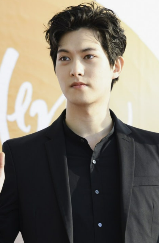 씨엔블루 전 멤버 <b>이종현</b>, 8년 만에 전한 근황… <b>이혼</b> 절차에 복귀설....