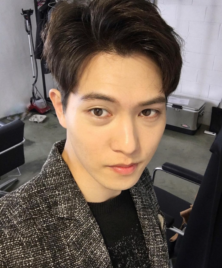 가수 <b>이종현 이혼고백</b> 씨엔블루 멤버 나이부터 '정준영 단톡방' 논....