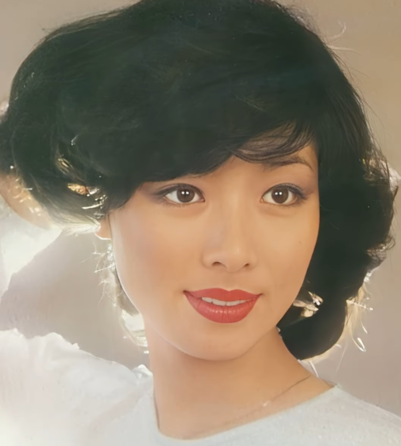 두 번의 이혼, 두 번의 눈물…그럼에도 활짝 웃는 66세 왕년 톱여배우의 반전 근황.jpg