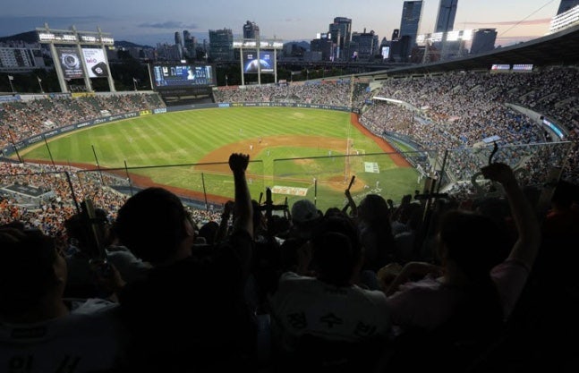 KBO 900만 관중 돌파 | 역대 최소 505경기 만에 — 폭염 뚫고 3년 연속 1000만 초읽기 총정리 폭염....