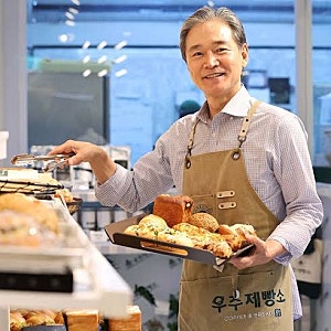 배우 정보석의 베이커리 카페 '우주제빵소' 운영부터 성북동 매장 영업 중단, 현재 상황