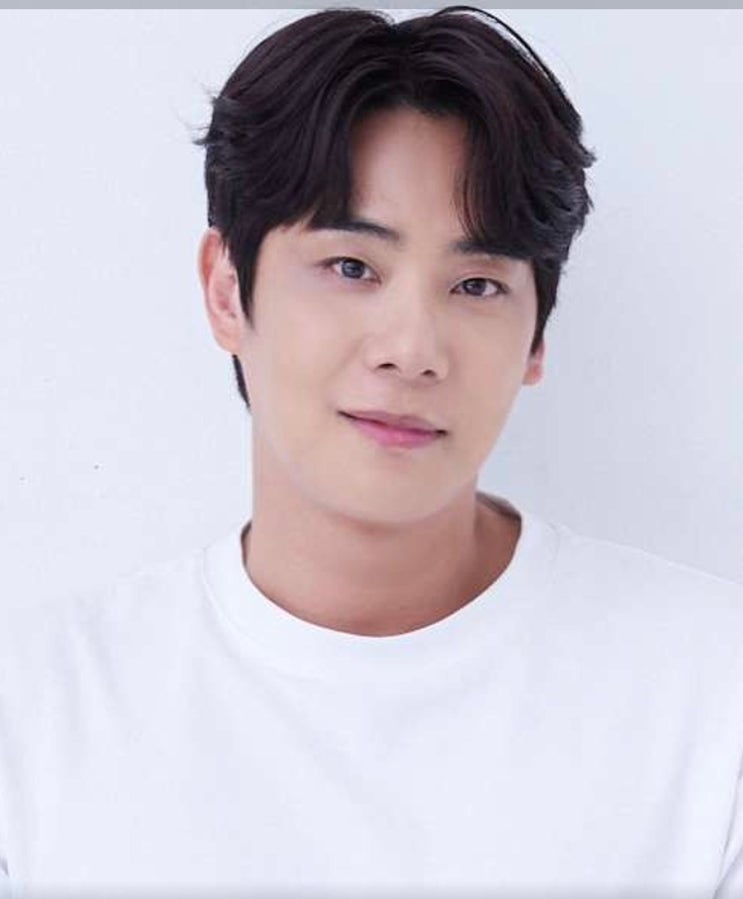 “노총각 딱지 뗐다” 송원근 <b>결혼</b> 발표…‘오로라 공주’ 그 배우 ....