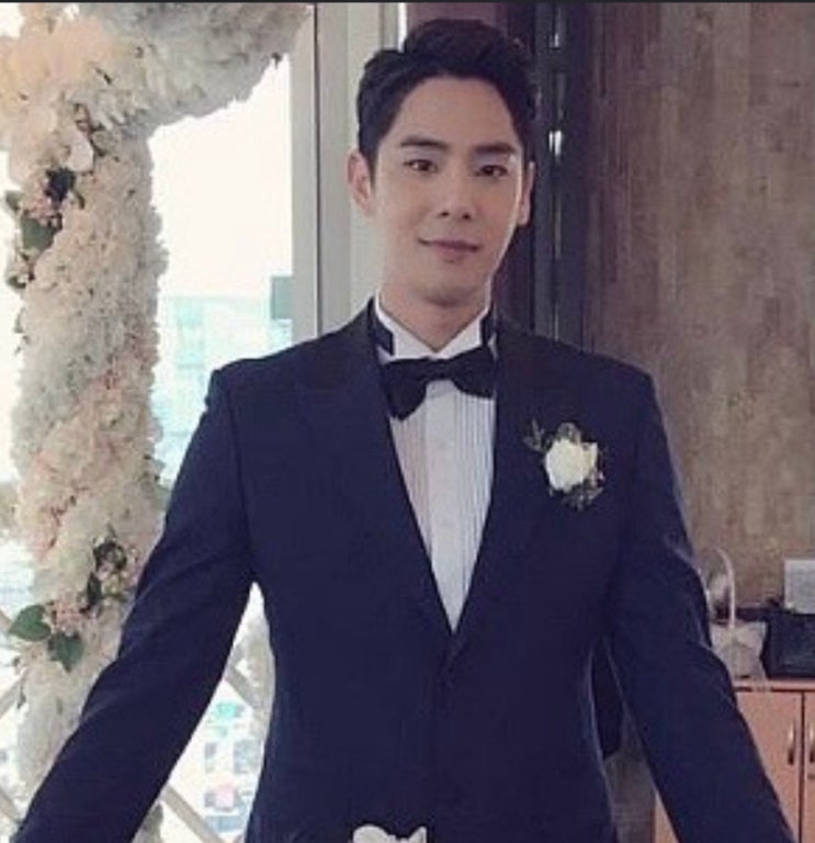 '노총각 딱지 뗍니다' 오로라 공주 배우 <b>송원근</b>, 손편지로 전한 <b>결혼</b>....
