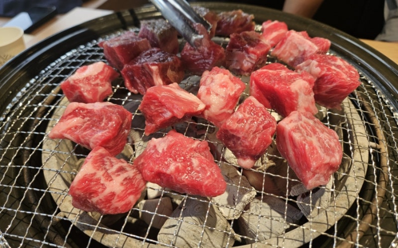 [울산 소고기 맛집] 일산해수욕장 뷰와 즐기는 겉바속촉 큐브눈꽃살 & 3색 칼국수! '담가화로....
