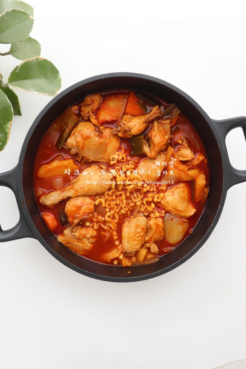 매운 닭볶음탕 레시피 의외의 닭도리탕 양념 불닭볶음탕면 조합 국물 맛이 달라