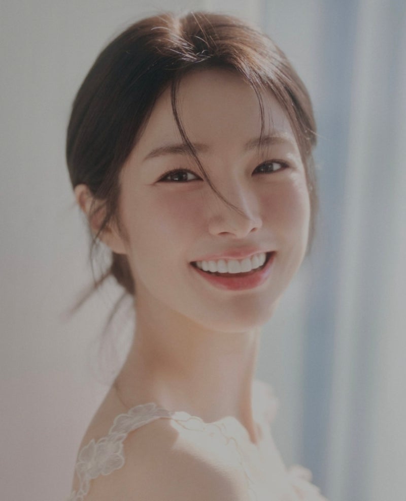 오늘은 배우 하영에 대한 소개&논란에 대해 알아보겠습니다.