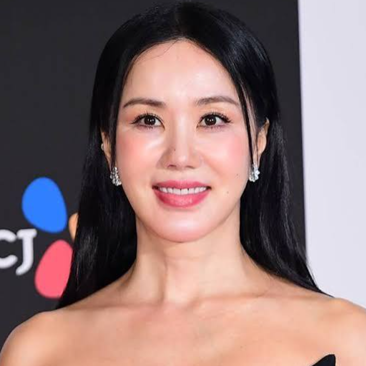 엄정화 프로필 : 키 나이 고향 재산 가족관계 인스타 근황까지 총정리!