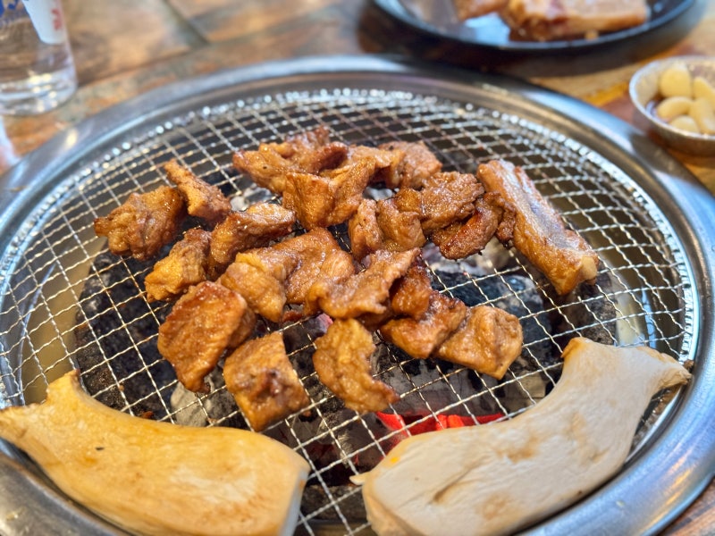 수유역점심맛집 가성비 숯불백정식과 무제한 셀프바 금돈돈갈비