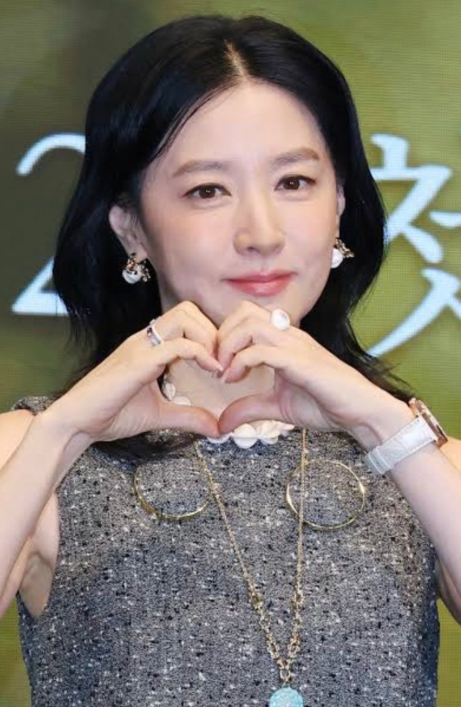 이영애 피부가 유독 탄탄해 보였던 이유, 알고 보니 ‘이 시술’