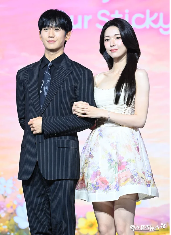 [Official] Jung Hae-in's 'Such a F***ing Love' Interview Ultimately Canceled... Impact of Ha Young's 'Great-Grandfather's Pro-Japanese' Controversy