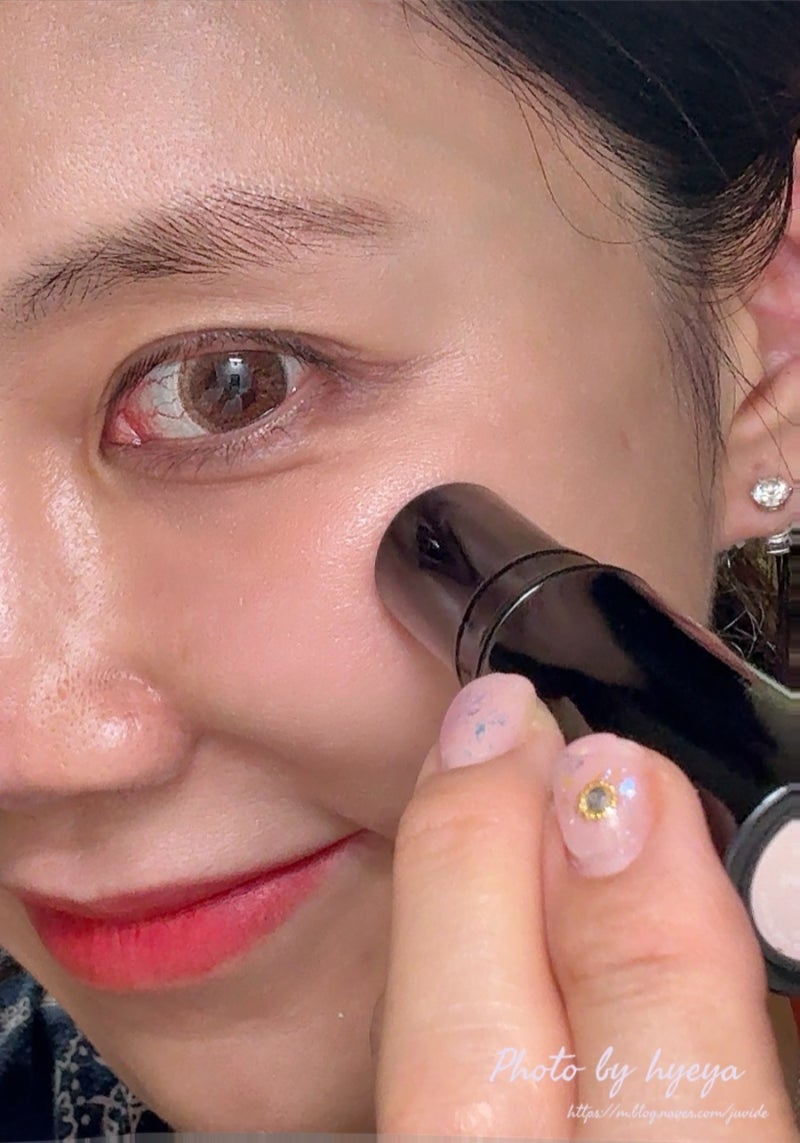 샤넬 트렌스페어런트 바움 에쌍씨엘 물광 하이라이터 발색