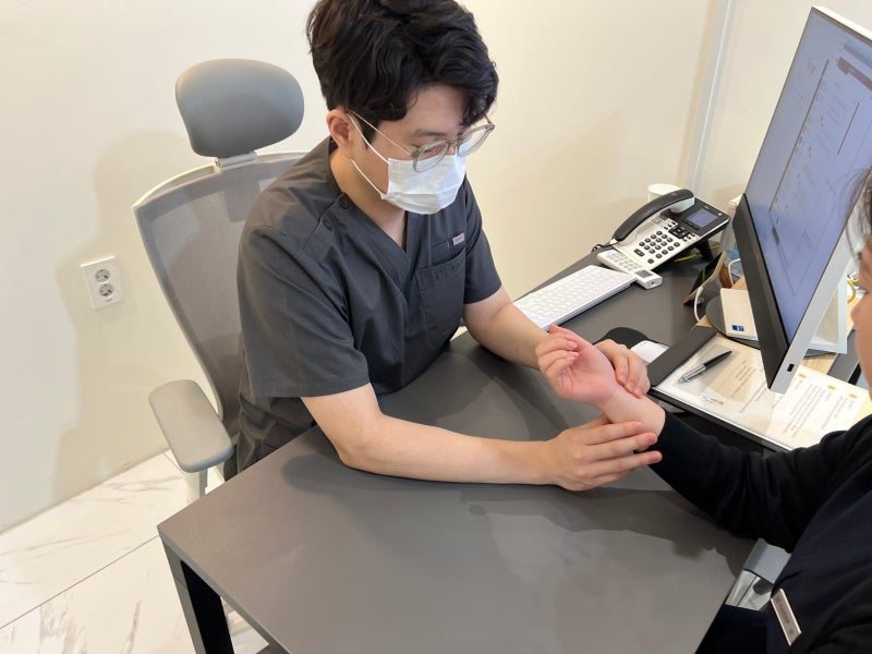 노인성 자반증, 갑자기 부모님 몸에 빨간 점들이 생겨났다면