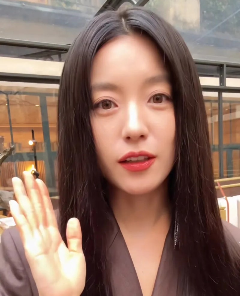 “성형한 줄 알았는데…” 한효주, 과거사진 공개하며 직접 밝힌 눈매 변화