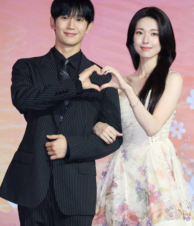 Ha Young ♥ Jung Hae-in, Was it a Tragic Encounter? "The Descendant of Pro-Japanese Ahn Sang-ho Meets the Descendant of Jeong Yak-yong" [Star...]