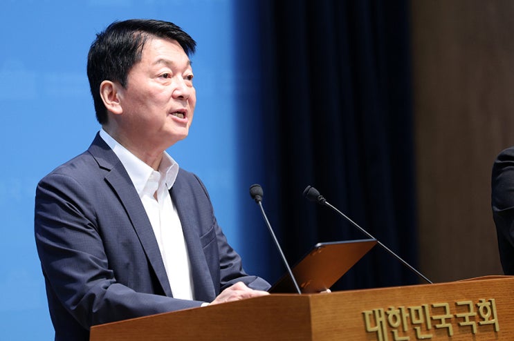 <b>안철수</b> "한동훈 <b>복당</b> 단호히 반대… 당 분열시키는 '<b>복당 운동권</b>' 쳐....