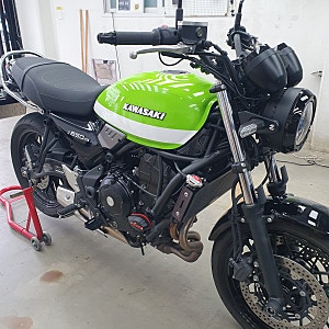 가와사키 Z650RS 바이크 랩핑 시그니처 라임 그린 변신