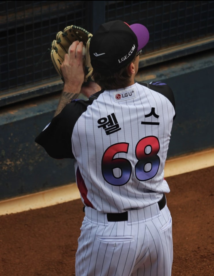 <b>LG</b> 웰스 방출→<b>오카다 영입</b> 합의...그런데 <b>LG</b>행 <b>무산</b>?