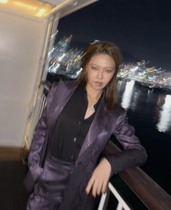"소녀시대 최수영 맞아?"… 유광 퍼플 슈트 입고 파격 빌런 변신