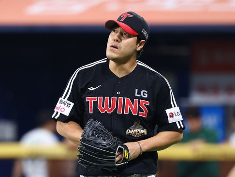 세 번 방출→178홀드 대기록... 김진성은 어떻게 불혹에 KBO 역사를 바꿨나