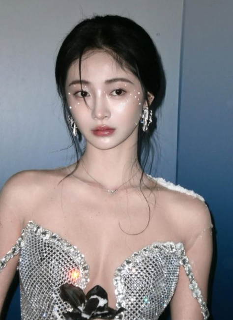 [주결경 프로필] 아이오아이 비주얼 1위의 근황? 대륙을 사로잡은 3가지 반전 매력!