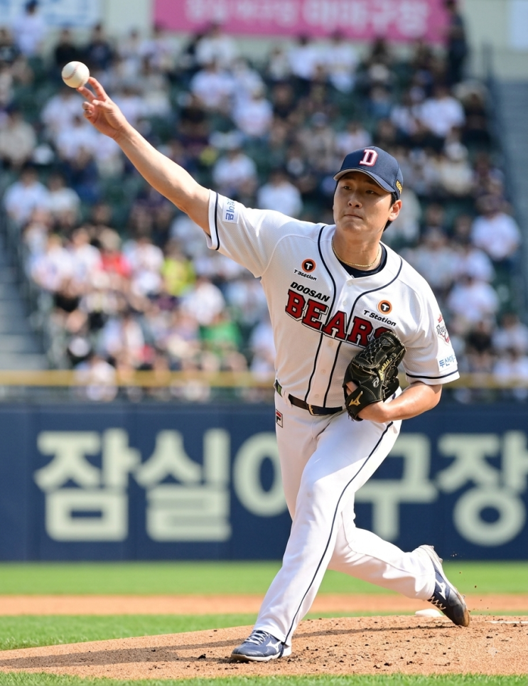 두산 베어스 <b>곽빈</b> 81구 만에 교체된 진짜 이유.. 고관절 통증 비상!