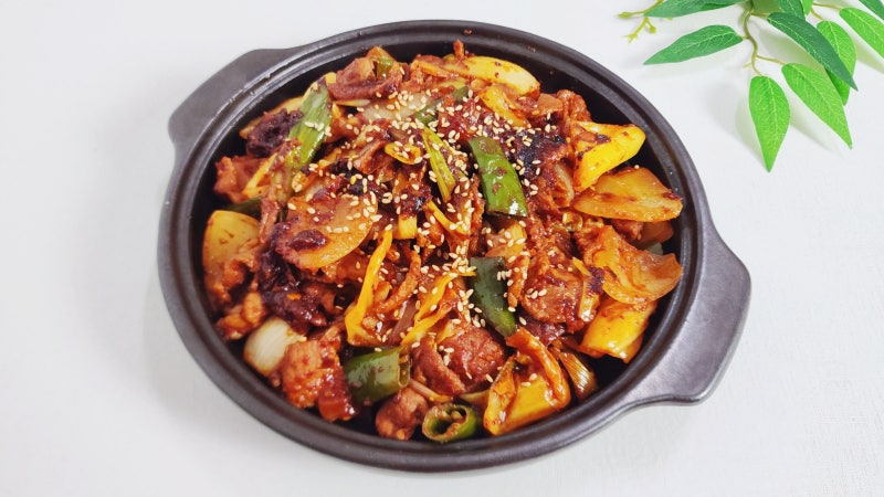 주말 저녁메뉴 돼지고기 앞다리살 제육볶음 고기 부위 양념장 레시피 두루치기 만드는법