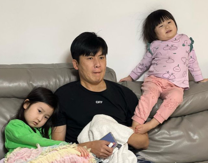 홍경민 김유나 결혼 13년 차 두 딸 육아 갈등 뽑기 15만원 아내 프로필까지
