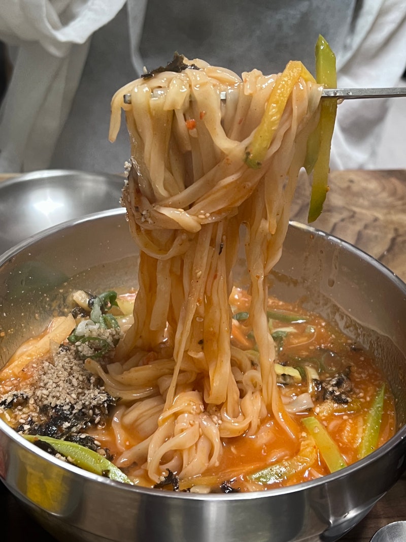 동해 묵호시장 로컬맛집 우리칼국수 매콤장칼국수 6천원? 칼만두국까지 솔직후기
