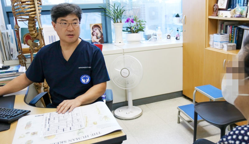 [부산 무릎 통증 치료 병원] 시큰하고 찌릿한 무릎 통증, '퇴행성 무릎관절염' 인공관절 수술....