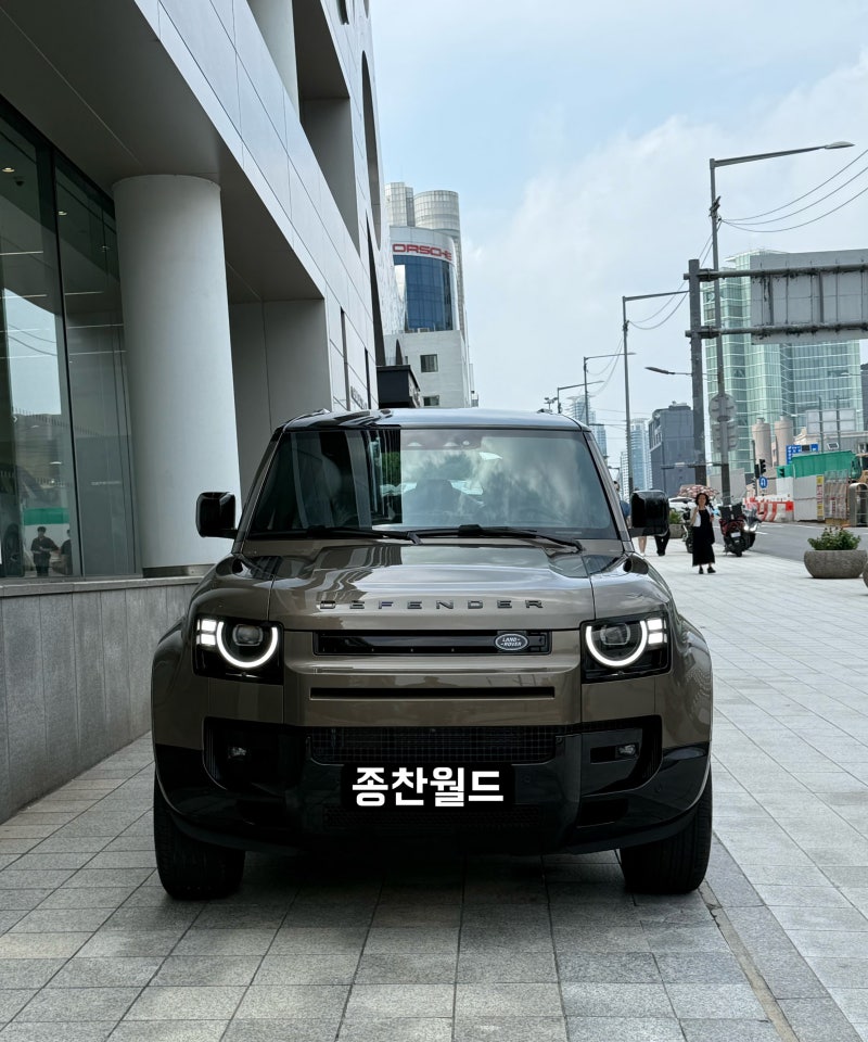 디펜더 110 D300 곤드와나 스톤, 디펜더만의 특별한 컬러와 검증된 디젤의 조합