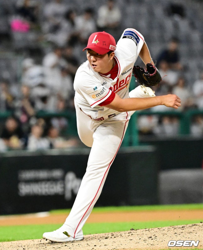kbo 역대 10번째 고졸 루키 <b>SSG 김민준</b>, 4경기 <b>연속 QS</b> 뒤에 숨은 압도적....