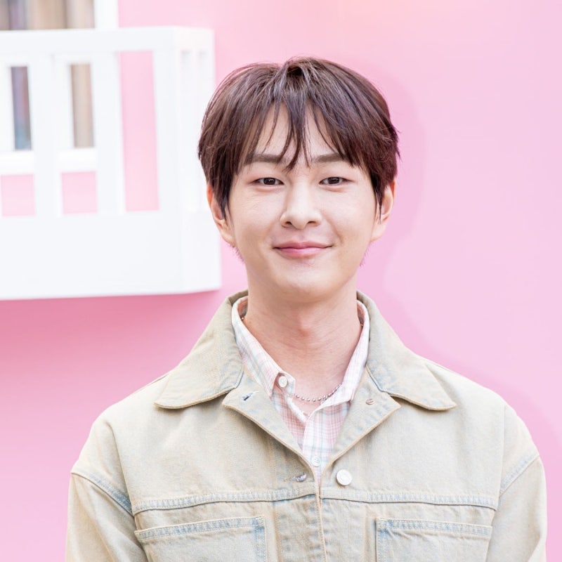 'Didn't Know She Was Unlicensed?' SHINee's Onew, the Reason for Police Investigation with 'Injection Auntie' and His Agency's Explanation