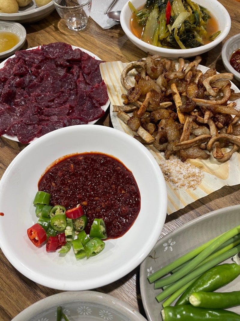 대구 수성구 맛집 극동구이 40년전통 육회 생고기 뭉티기 오드레기 대통령