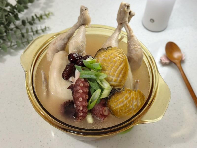 전복 문어 삼계탕 레시피 말복 보양식 한 그릇 전복과 문어를 넣은 삼계탕 요리