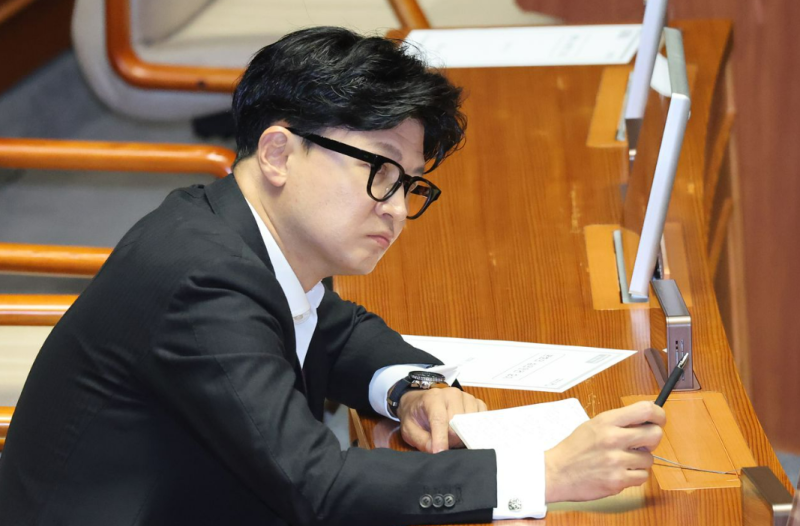 [긴급속보] 한동훈 복당 여론조사 57.2%가 부정적…숫자 뒤에 숨은 뜻은 달랐다