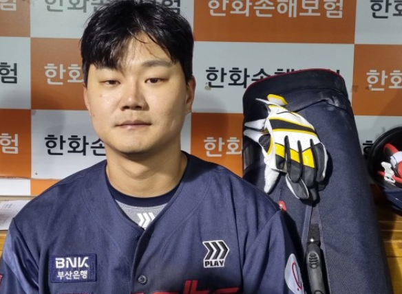 "롯데가 손호영을 계속 써야 할 이유가 있을까?" 2년만에 타율 0.212충격 추락 '결국 트레이드....