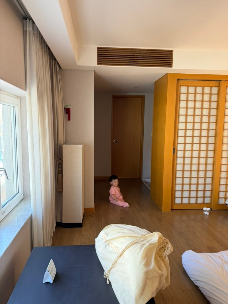 침대 낙상 걱정에 밤새 못 자던 호캉스는 끝... 부산 해운대 '호텔 일루아 온돌방'에서 꿀잠 ....