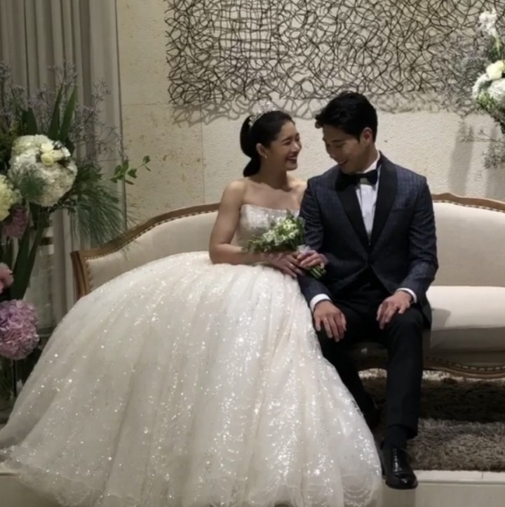 "촬영 중 다친 다리 챙겨줬다더니.." 8년 무명 시절 뒤 11살 연하 무술감독과 결혼한 여배우 반....