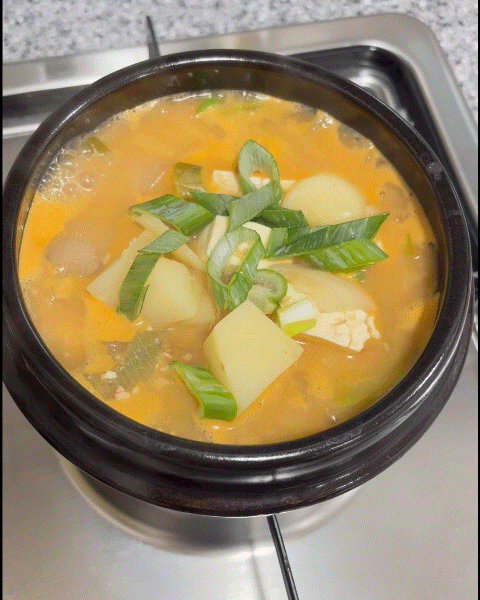 [레시피] 시판 된장으로 진하고 맛있는 된장찌개 끓이는 방법