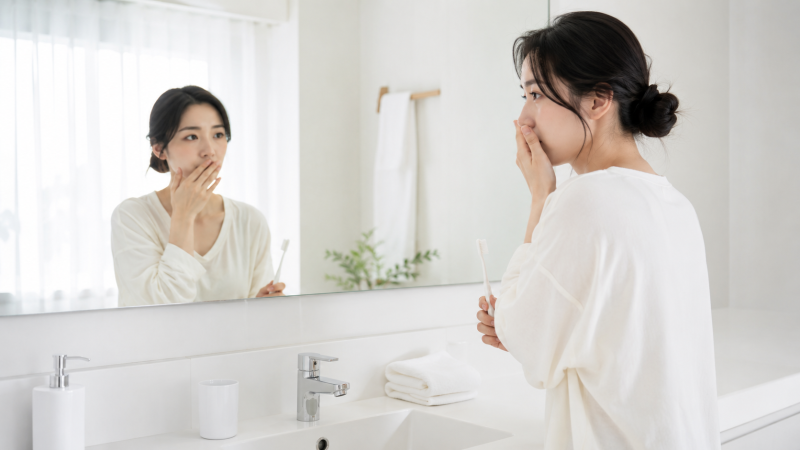 “분명 양치했는데 냄새가…” 입냄새와 편도결석이 함께 나타나는 이유 4가지