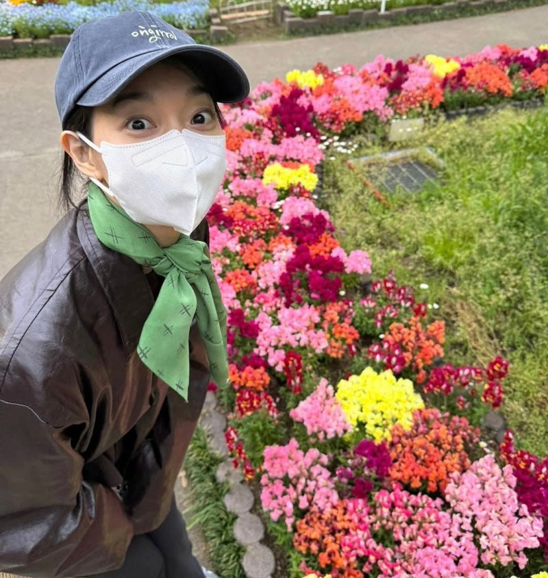 "실제 나이 들으면 기절함" 20년 전 데뷔 초 착장과 비교해 보니 더 소름 돋는 패션 감각 그녀....