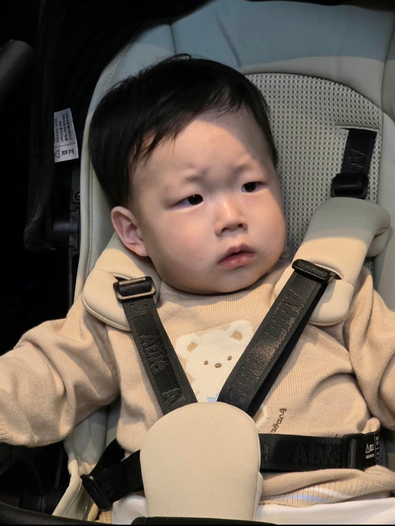아기 얼굴 피부 오돌토돌 두드러기 어떻게 해야 할까